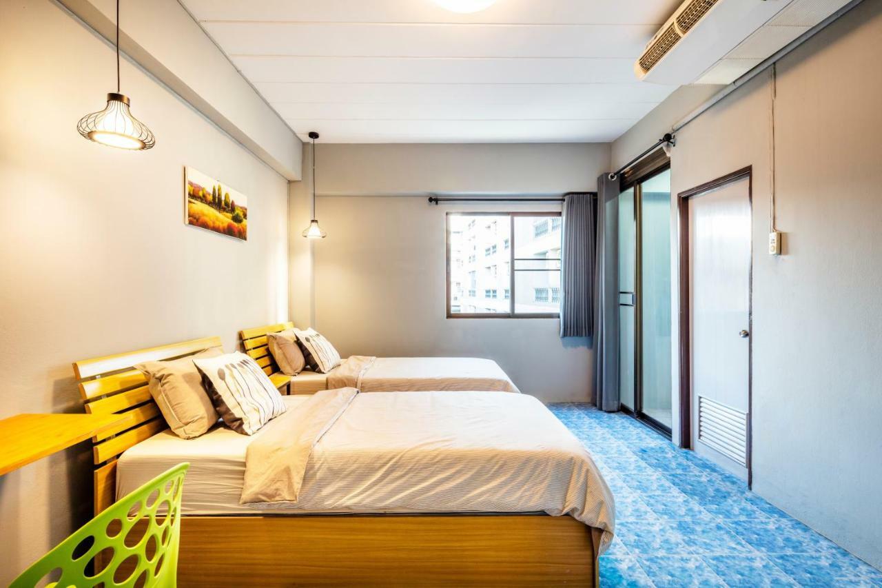 Penyos Suite Bangkok Exterior photo
